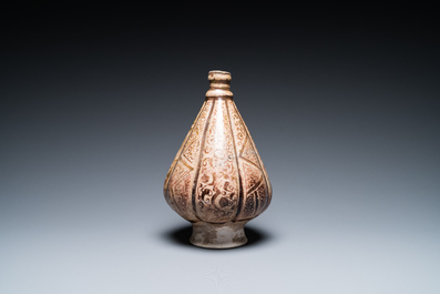 Elf stukken divers islamitisch aardewerk, 10e eeuw en later