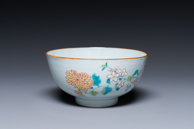 Bol en porcelaine de Chine famille rose &agrave; d&eacute;cor floral, Yongzheng