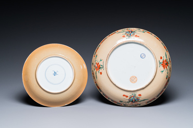 Two Chinese famille verte anhua-decorated dishes, Kangxi