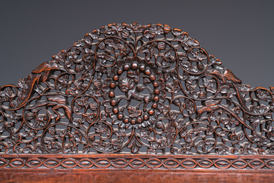 Een Anglo-Indisch koloniaal houten bureau met verborgen lade, 19e eeuw