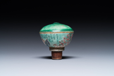 Rare pipe &agrave; opium en porcelaine de Chine aux sujets narratifs, 19&egrave;me