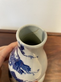 Vase de forme double gourde en porcelaine de Chine en bleu et blanc, 19&egrave;me