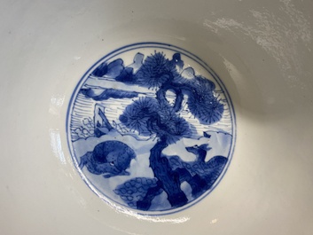 Een Chinese blauw-witte 'klapmuts' kom, Kangxi merk en periode