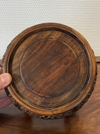 A Chinese langyao vase on a fine wooden base, 18/19th C.