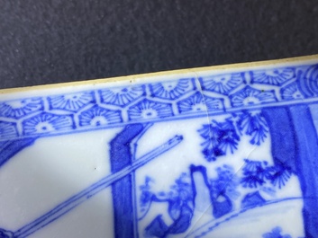 Carreau de forme rectangulaire en porcelaine de Chine en bleu et blanc &agrave; d&eacute;cor d'une d&eacute;capitation, Kangxi