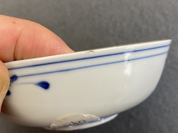 Paire de bols en porcelaine de Chine en bleu, blanc et rouge de cuivre, marque de Xuande, Wanli