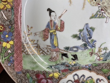 Paire d'assiettes en porcelaine de Chine famille rose &agrave; d&eacute;cor 'Xi Xiang Ji', Yongzheng