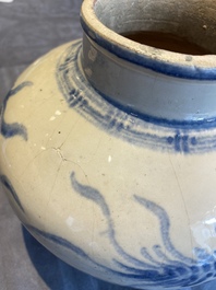 A Vietnamese blue and white Bat Trang stoneware 'dragon' jar and cover, 19/20th C.