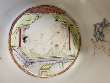 Deux bols en porcelaine de Chine famille rose aux sujets &eacute;rotiques, marque de Kangxi, 19&egrave;me