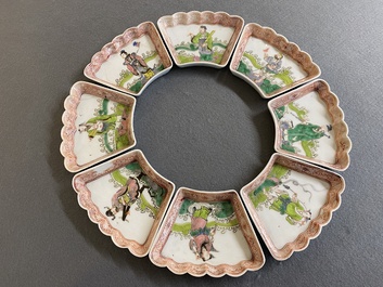 Service &agrave; mendiants de huit pi&egrave;ces en porcelaine de Chine famille rose &agrave; d&eacute;cor des 'huit immortels', 19&egrave;me