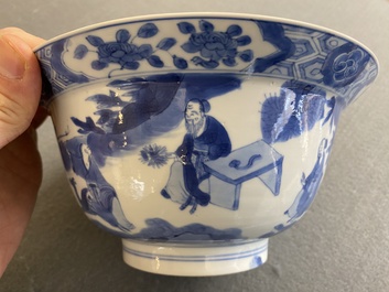 Un bol de type 'klapmuts' en porcelaine de Chine en bleu et blanc, marque et &eacute;poque de Kangxi