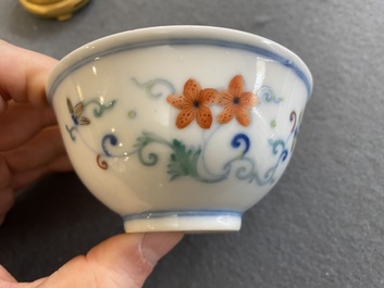 Bol en porcelaine de Chine doucai &agrave; d&eacute;cor floral, marque et probablement &eacute;poque de Yongzheng