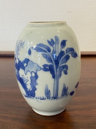 Een Chinese blauw-witte theebus, Kangxi