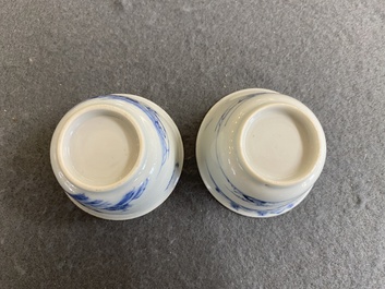 Twee fijne Chinese blauw-witte koppen, Yongzheng