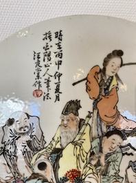 Een ronde Chinese qianjiang cai plaquette, gesigneerd Wang You Tang 汪友棠, 19/20e eeuw
