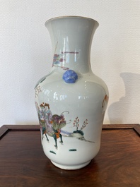 Vase en porcelaine de Chine famille rose &agrave; d&eacute;cor narratif, marque de Tongzhi, 19/20&egrave;me