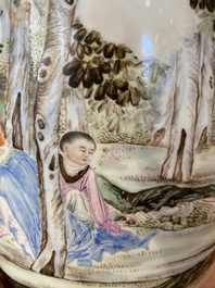 Vase en porcelaine de Chine famille rose &agrave; d&eacute;cor de musiciens, marque de Hongxian, R&eacute;publique