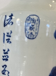 Vase en porcelaine de Chine en bleu et blanc &agrave; d&eacute;cor d'un cerf et d'une grue, marque de Tao Cheng Tang 陶成堂, 18/19&egrave;me