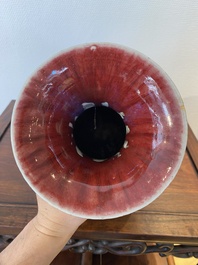 Een grote Chinese vaas met flamb&eacute;-glazuur, 18/19e eeuw