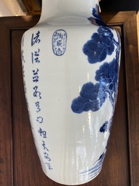 Vase en porcelaine de Chine en bleu et blanc &agrave; d&eacute;cor d'un cerf et d'une grue, marque de Tao Cheng Tang 陶成堂, 18/19&egrave;me