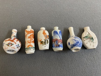 Four various Chinese snuff bottles and two miniature bottle vases, 19/20th C.