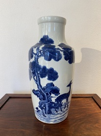 Vase en porcelaine de Chine en bleu et blanc &agrave; d&eacute;cor d'un cerf et d'une grue, marque de Tao Cheng Tang 陶成堂, 18/19&egrave;me