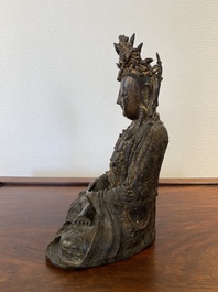 Een Chinese vergulde bronzen Boeddha, Ming