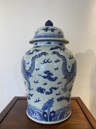 A large Chinese blue and white 'dragons' vase and cover, 19th C.