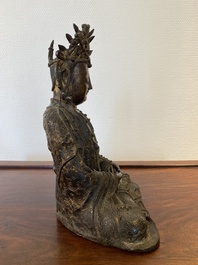 Een Chinese vergulde bronzen Boeddha, Ming