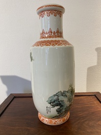 Vase de forme rouleau en porcelaine de Chine &agrave; d&eacute;cor de singes, sign&eacute; Bi Yuanming 畢淵明, dat&eacute; 1956