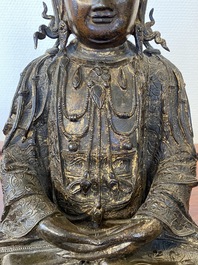 Een Chinese vergulde bronzen Boeddha, Ming