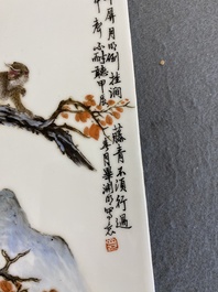 Een Chinese famille rose plaquette met apen, Bi Yuanming 畢淵明 merk, gedateerd 1964