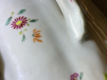 Paire de rafraichissoirs en porcelaine de Chine famille rose, Qianlong