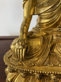 Bouddha Shakyamuni en bronze dor&eacute;, Chine, probablement Ming