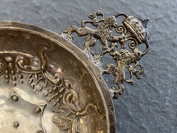 Een Duitse zilveren papkom, Augsburg, 17/18e eeuw