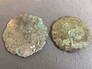 Deux mirroirs en bronze, Chine, Tang ou post&eacute;rieur