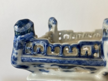 A rare Chinese blue and white 'chanab' altar stand, 19th C.