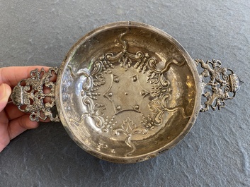 A German silver porringer, Augsburg, 17/18th C.