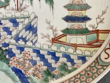 Een Chinese famille verte 'pagode' schotel, Kangxi