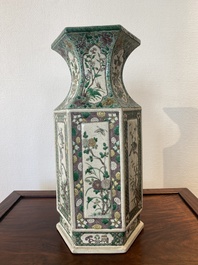 Vase de forme hexagonale en biscuit &eacute;maill&eacute; vert, Chine, 19&egrave;me