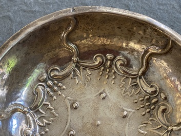 A German silver porringer, Augsburg, 17/18th C.