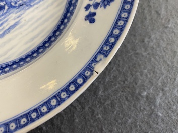 Assiette en porcelaine de Chine en bleu et blanc &agrave; sujet mythologique figurant Neptune, Qianlong