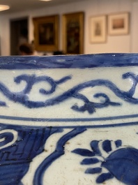 Grand pot en porcelaine de Chine en bleu et blanc &agrave; d&eacute;cor d'un faisan, Ming