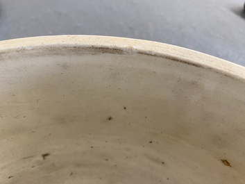 Bol couvert en porcelaine de Chine wucai &agrave; d&eacute;cor de ph&eacute;nix, &eacute;poque Transition