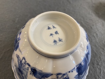Bol en porcelaine de Chine en bleu et blanc &agrave; d&eacute;cor de personnages dans un paysage, marque de Chenghua, Kangxi