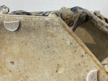 A rare Chinese blue and white 'chanab' altar stand, 19th C.