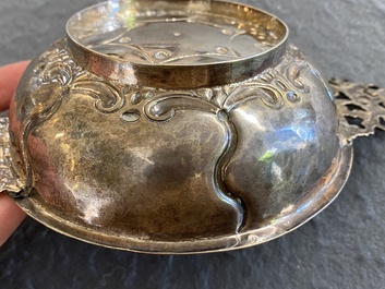 A German silver porringer, Augsburg, 17/18th C.