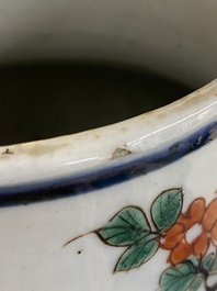 Paire de vases en porcelaine de Chine famille verte &agrave; d&eacute;cor de faisans, Kangxi