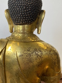 Een Chinese vergulde bronzen Boeddha Shakyamuni, wellicht Ming