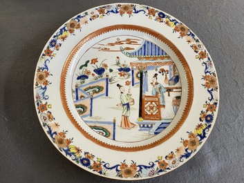 A Chinese famille verte dish with ladies in a pavillion, Yongzheng